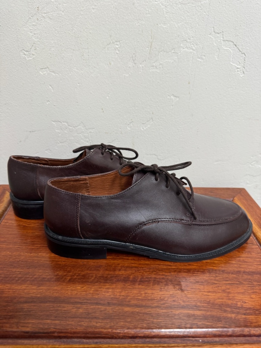 Vintage Dark Brown lace-up shows